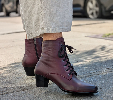 ELVIE-Medium - 
                    Bordeaux
                    