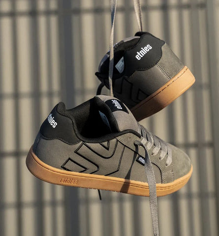 FADER-Medium - 
                    Gris
                    