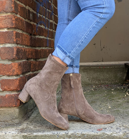 HOTPOP SHORTY-Medium - 
                    Taupe
                    