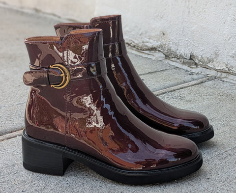 PANDER-Medium - 
                    Bordeaux
                    